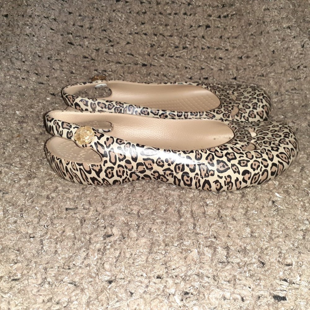 CROCS-Leopard Print Slingback Flats w/Flower Jibbitz-Sz 5-Excellent - Picture 4 of 7